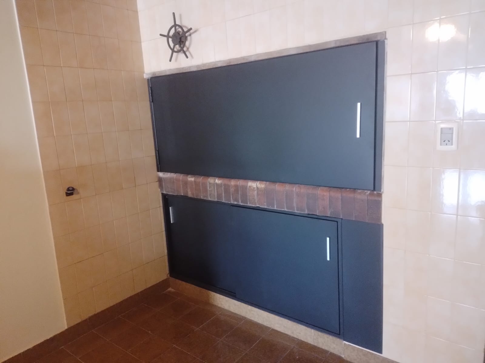 Mueble metálico para asador